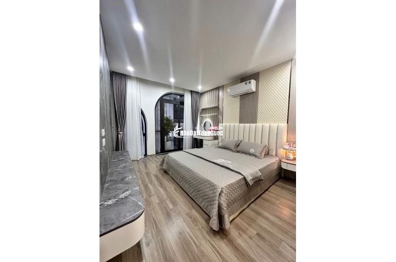 Bán nhà Cổ Linh, Long Biên. Thang máy 45m2 x 6T. Ô tô đỗ cửa. Dưới 11.2 tỷ